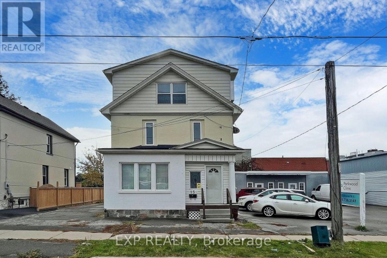 15 COLBORNE STREET E, Oshawa (O'Neill), Ontario, L1G1M1