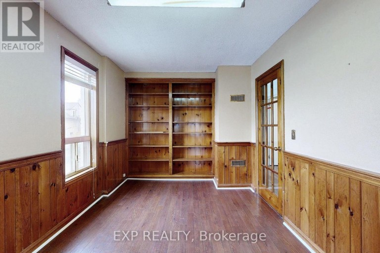 15 COLBORNE STREET E, Oshawa (O'Neill), Ontario, L1G1M1