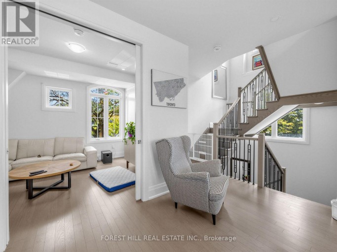 2996 WESTON ROAD, Toronto (Humberlea-Pelmo Park), Ontario, M9M2S7