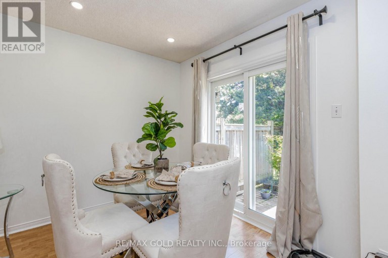 52 WICKSTEAD COURT, Brampton (Sandringham-Wellington), Ontario, L6R1N8