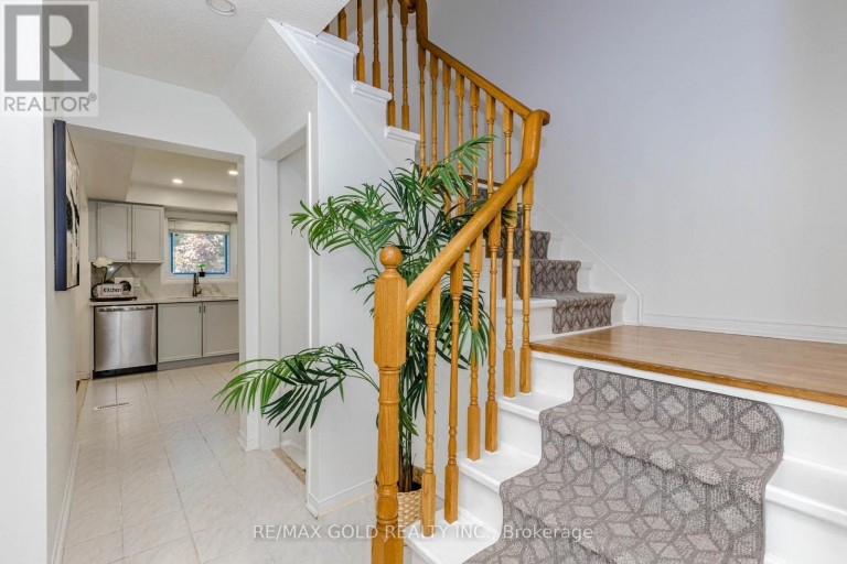 52 WICKSTEAD COURT, Brampton (Sandringham-Wellington), Ontario, L6R1N8