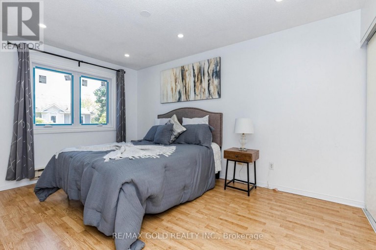 52 WICKSTEAD COURT, Brampton (Sandringham-Wellington), Ontario, L6R1N8