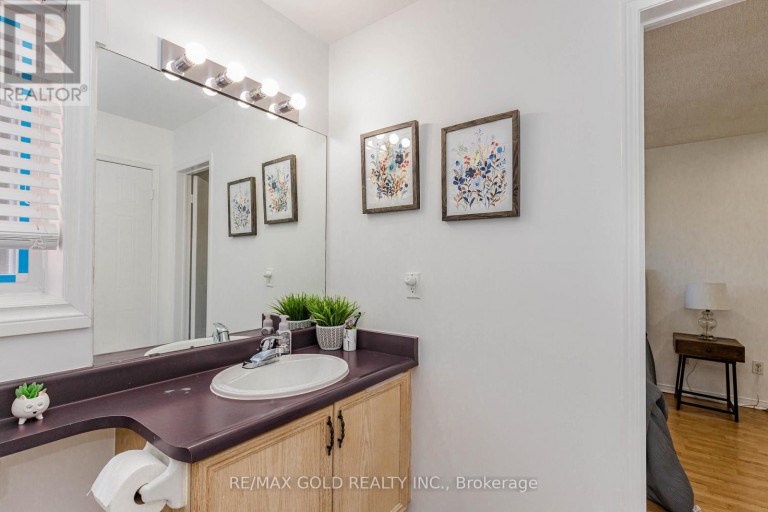 52 WICKSTEAD COURT, Brampton (Sandringham-Wellington), Ontario, L6R1N8