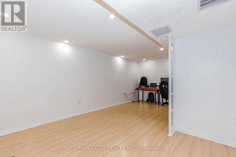 52 WICKSTEAD COURT, Brampton (Sandringham-Wellington), Ontario, L6R1N8