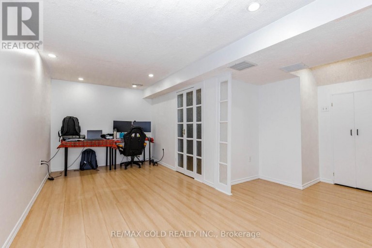 52 WICKSTEAD COURT, Brampton (Sandringham-Wellington), Ontario, L6R1N8