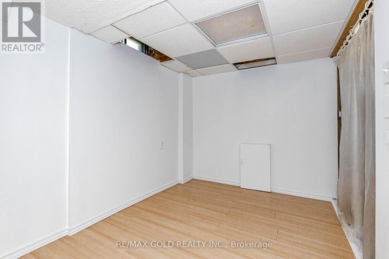 52 WICKSTEAD COURT, Brampton (Sandringham-Wellington), Ontario, L6R1N8