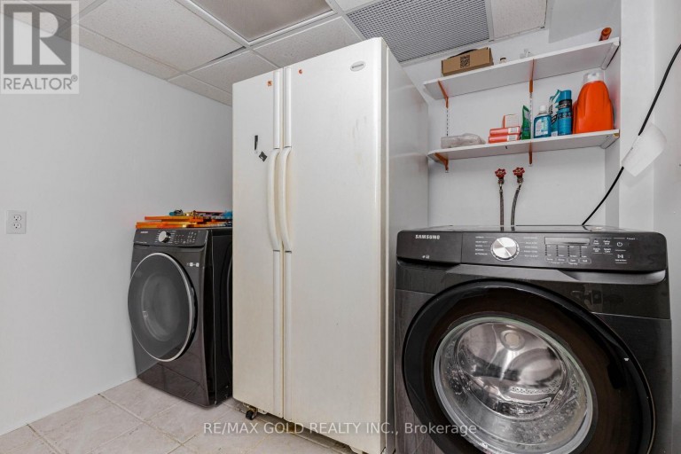 52 WICKSTEAD COURT, Brampton (Sandringham-Wellington), Ontario, L6R1N8