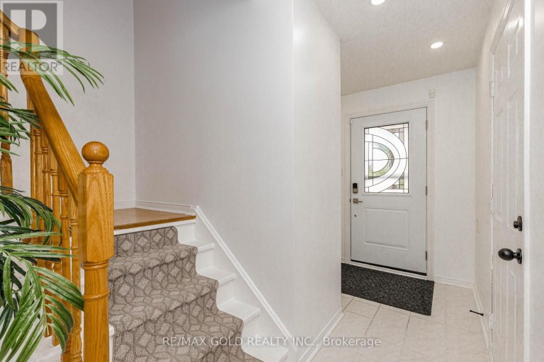 52 WICKSTEAD COURT, Brampton (Sandringham-Wellington), Ontario, L6R1N8