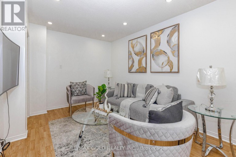 52 WICKSTEAD COURT, Brampton (Sandringham-Wellington), Ontario, L6R1N8