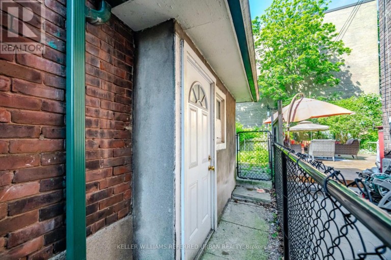 126 CLOSE AVENUE, Toronto (South Parkdale), Ontario, M6K2V5