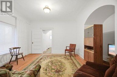 126 CLOSE AVENUE Toronto (South Parkdale) Ontario photo 6