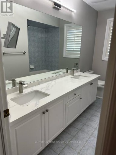 5 HILLPATH CRESCENT, Brampton (Snelgrove), Ontario, L6Z4V1