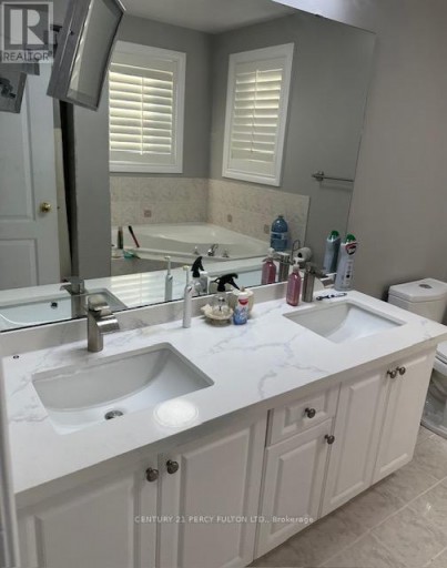 5 HILLPATH CRESCENT, Brampton (Snelgrove), Ontario, L6Z4V1
