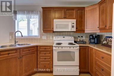 6 ILLINOIS CRESCENT Wasaga Beach Ontario photo 12
