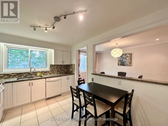35 LAILEY CRESCENT Toronto (Willowdale East) Ontario photo 4