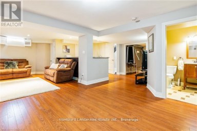 2384 PARKGLEN AVENUE Oakville (WM Westmount) Ontario photo 2