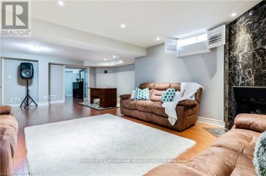 2384 PARKGLEN AVENUE Oakville (WM Westmount) Ontario photo 4