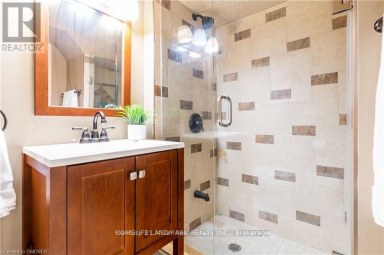 2384 PARKGLEN AVENUE Oakville (WM Westmount) Ontario photo 9