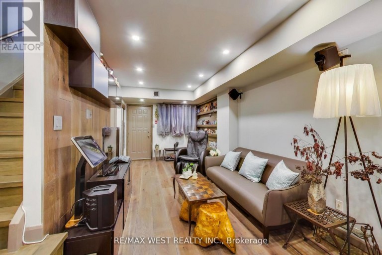 21 DUNDONALD STREET, Toronto (Church-Yonge Corridor), Ontario, M4Y1K3