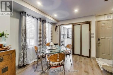 21 DUNDONALD STREET Toronto (Church-Yonge Corridor) Ontario photo 3