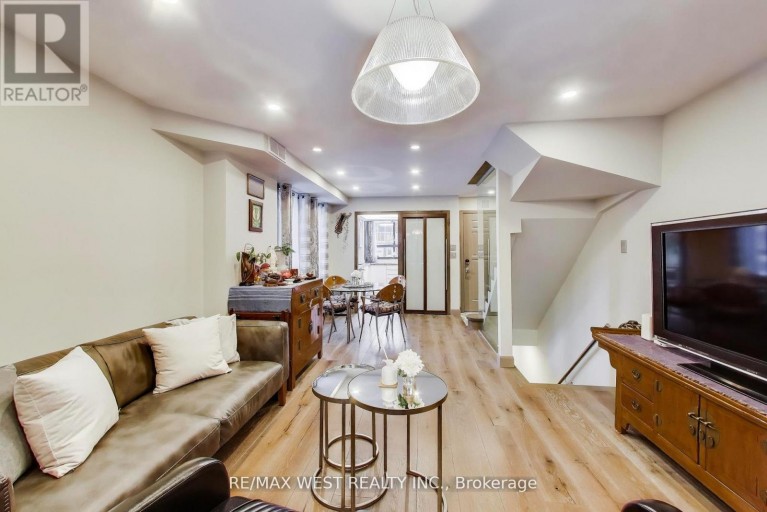 21 DUNDONALD STREET, Toronto (Church-Yonge Corridor), Ontario, M4Y1K3