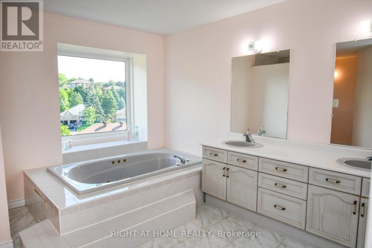 11 THACKERAY CRESCENT, Barrie (Letitia Heights), Ontario, L4N6J6
