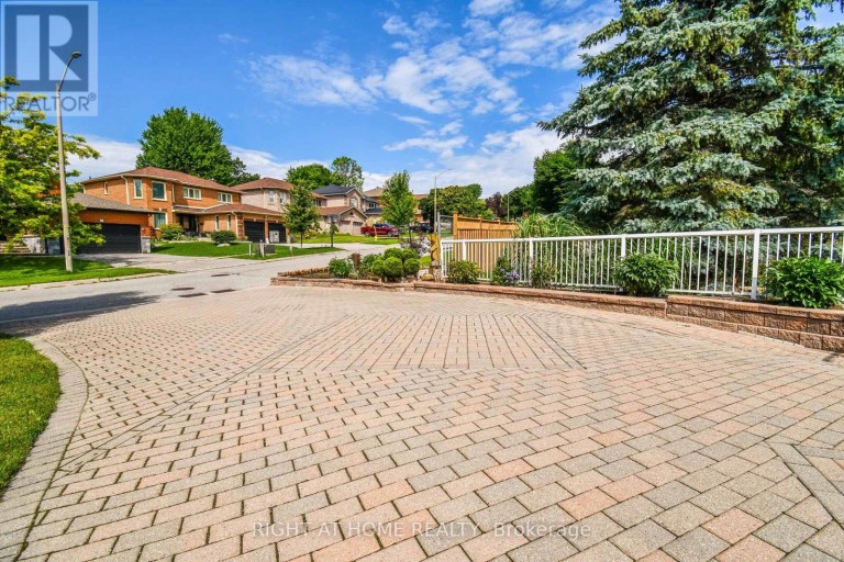 11 THACKERAY CRESCENT, Barrie (Letitia Heights), Ontario, L4N6J6