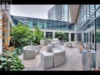 208 - 160 VANDERHOOF AVENUE Toronto (Thorncliffe Park) Ontario photo 2