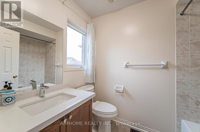 688 COURTNEY VALLEY ROAD, Mississauga (East Credit), Ontario, L5V0C3