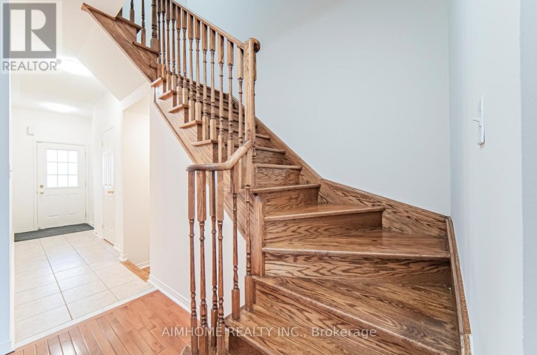 688 COURTNEY VALLEY ROAD, Mississauga (East Credit), Ontario, L5V0C3