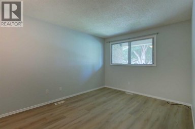 37, 3015 51 Street SW Calgary Alberta photo 15