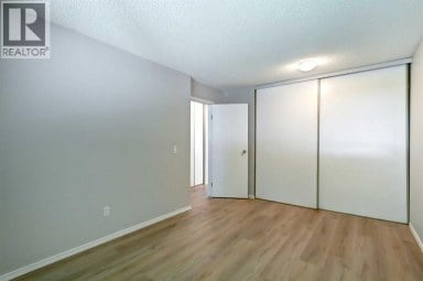 37, 3015 51 Street SW Calgary Alberta photo 17