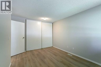 37, 3015 51 Street SW Calgary Alberta photo 18