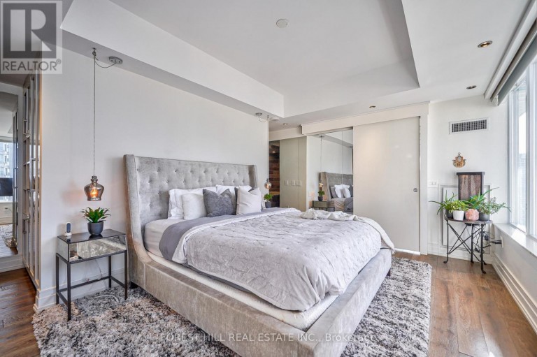 PH2701 - 8 COLBORNE STREET, Toronto (Church-Yonge Corridor), Ontario, M5E1A1