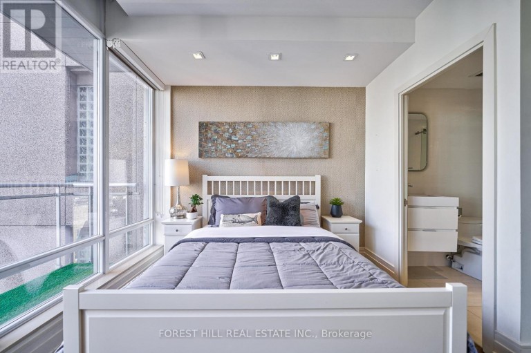 PH2701 - 8 COLBORNE STREET, Toronto (Church-Yonge Corridor), Ontario, M5E1A1