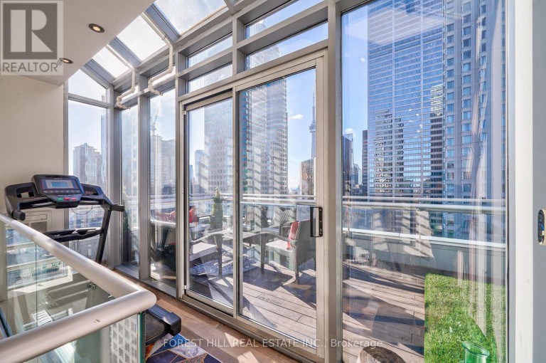 PH2701 - 8 COLBORNE STREET, Toronto (Church-Yonge Corridor), Ontario, M5E1A1