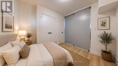 101 - 291 SCARLETT ROAD Toronto (Rockcliffe-Smythe) Ontario photo 3