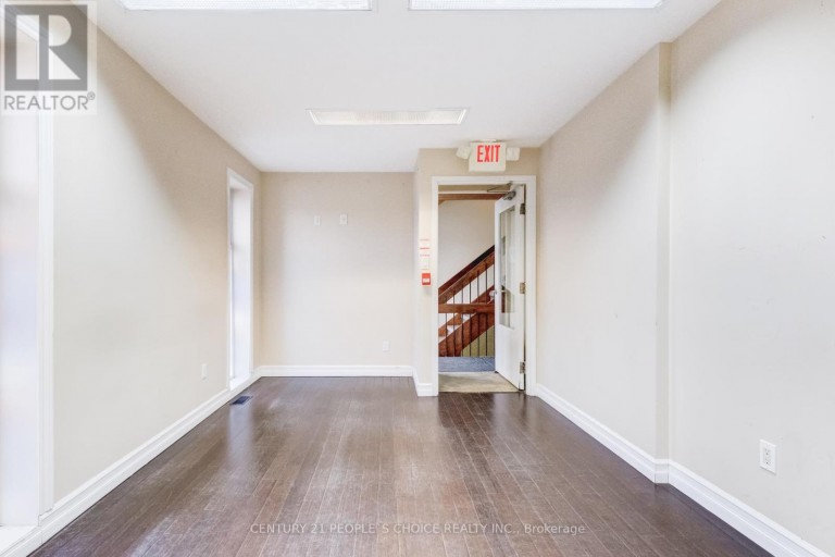 3042 KEELE STREET, Toronto (Downsview-Roding-CFB), Ontario, M3M2H5