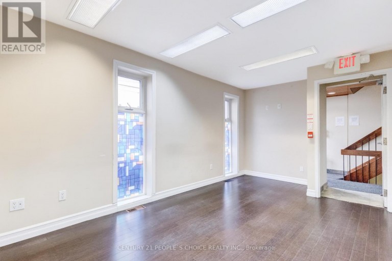3042 KEELE STREET, Toronto (Downsview-Roding-CFB), Ontario, M3M2H5