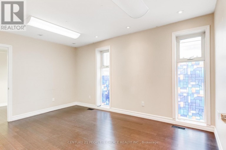 3042 KEELE STREET, Toronto (Downsview-Roding-CFB), Ontario, M3M2H5