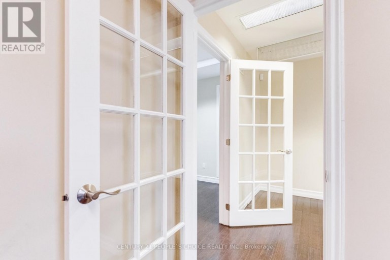 3042 KEELE STREET, Toronto (Downsview-Roding-CFB), Ontario, M3M2H5