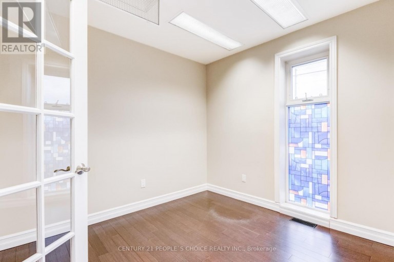 3042 KEELE STREET, Toronto (Downsview-Roding-CFB), Ontario, M3M2H5