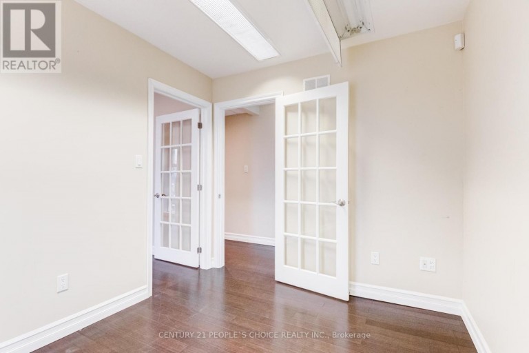 3042 KEELE STREET, Toronto (Downsview-Roding-CFB), Ontario, M3M2H5
