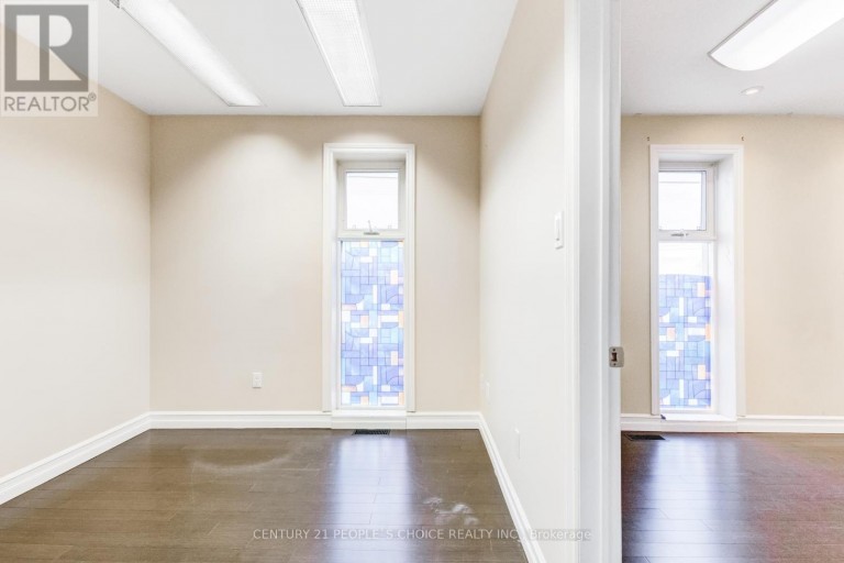 3042 KEELE STREET, Toronto (Downsview-Roding-CFB), Ontario, M3M2H5