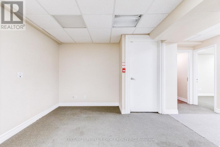 3042 KEELE STREET, Toronto (Downsview-Roding-CFB), Ontario, M3M2H5