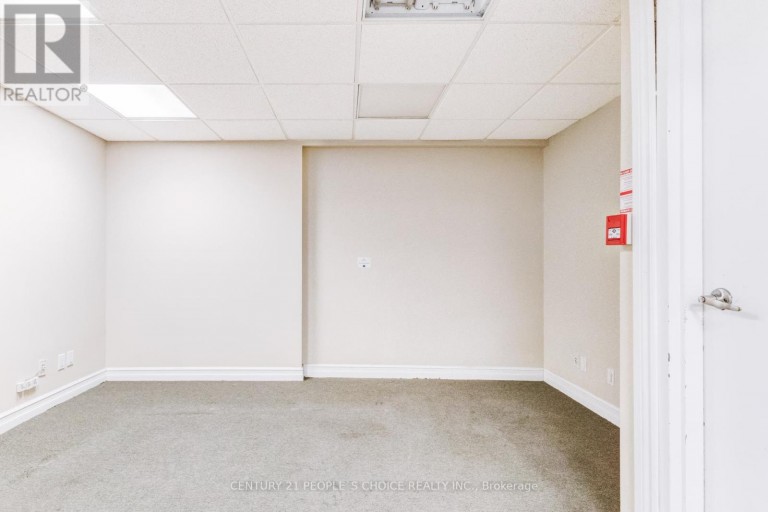 3042 KEELE STREET, Toronto (Downsview-Roding-CFB), Ontario, M3M2H5