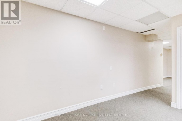 3042 KEELE STREET, Toronto (Downsview-Roding-CFB), Ontario, M3M2H5