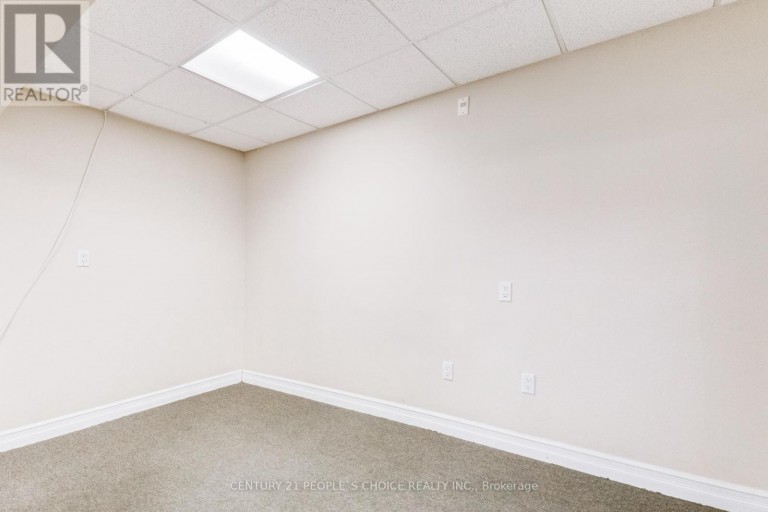 3042 KEELE STREET, Toronto (Downsview-Roding-CFB), Ontario, M3M2H5
