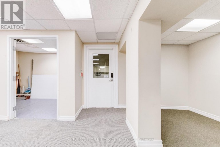 3042 KEELE STREET, Toronto (Downsview-Roding-CFB), Ontario, M3M2H5