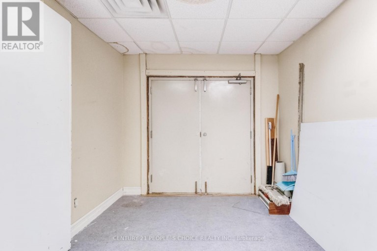 3042 KEELE STREET, Toronto (Downsview-Roding-CFB), Ontario, M3M2H5